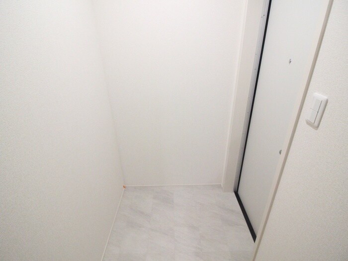 物件内観写真11　(玄関)