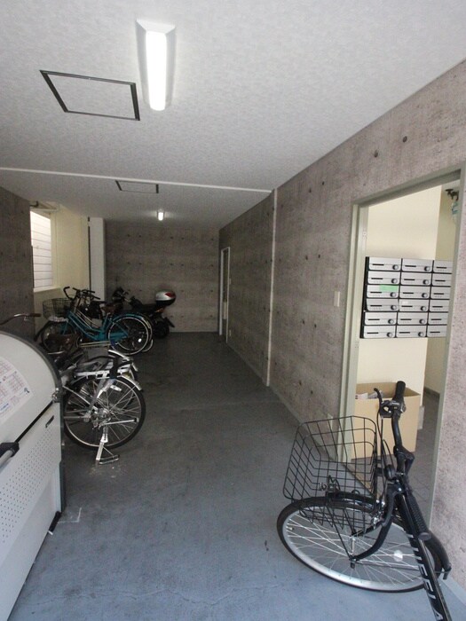 物件外観写真5　(駐輪場)