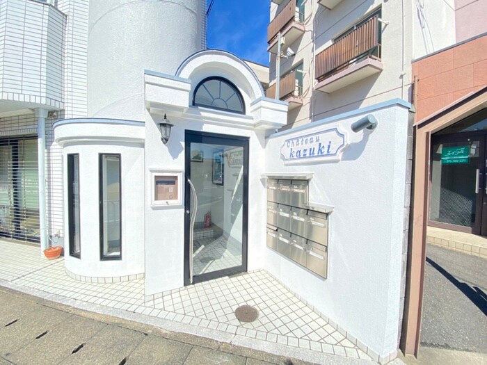 物件外観写真2　(エントランス部分)