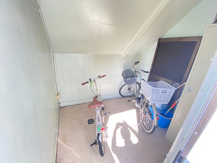 物件外観写真3　(駐輪場)