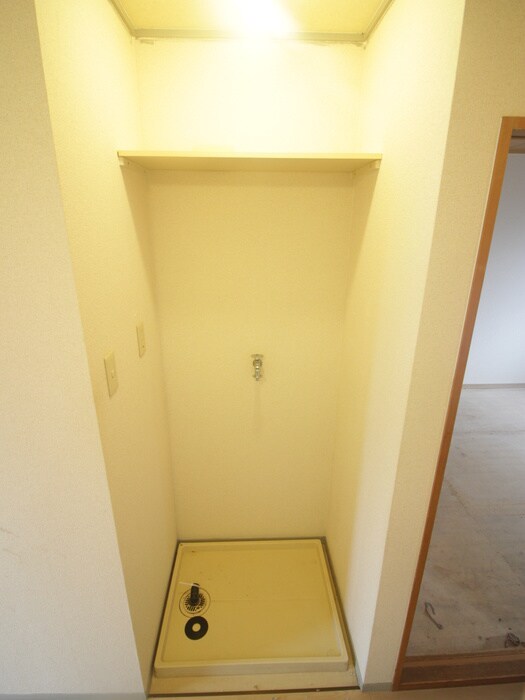 物件内観写真17　(洗濯機置場)