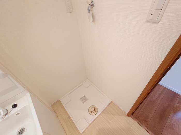 物件内観写真12　(洗濯機置場)