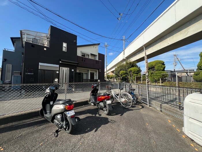 物件外観写真5　(駐輪場)