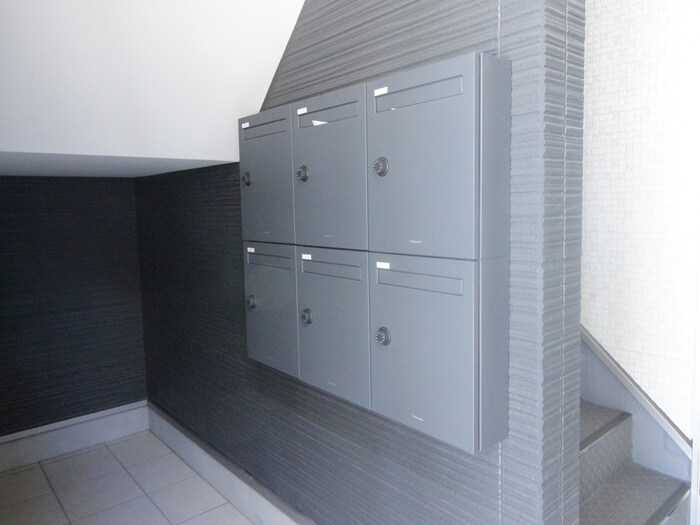 物件外観写真6　(エントランス部分)