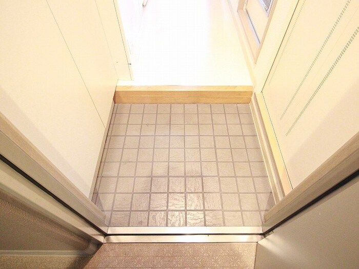 物件内観写真7　(玄関)