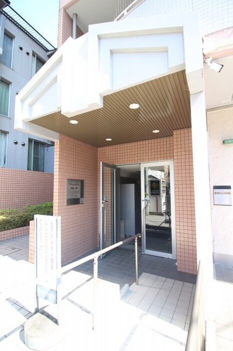 物件外観写真4　(エントランス部分)