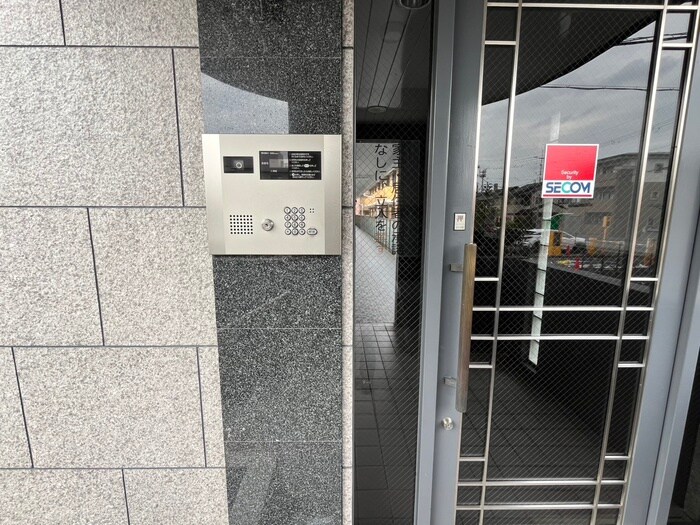 物件外観写真3　(エントランス部分)