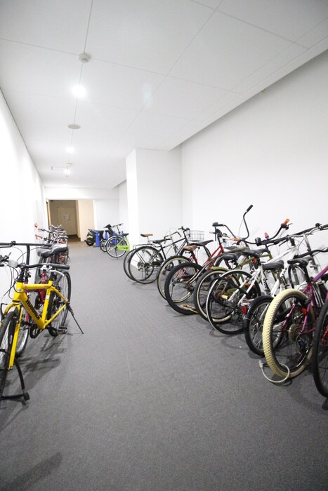 物件外観写真5　(駐輪場)