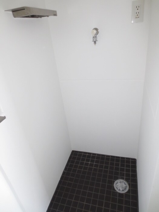 物件内観写真10　(洗濯機置場)