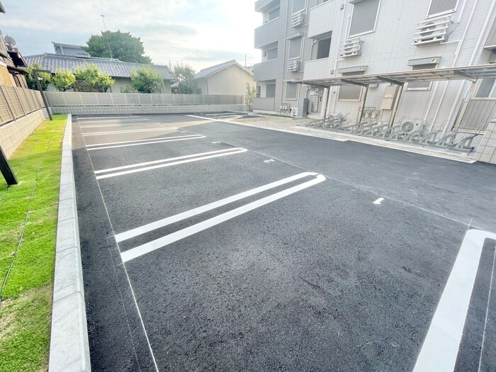 物件外観写真4　(駐車場)