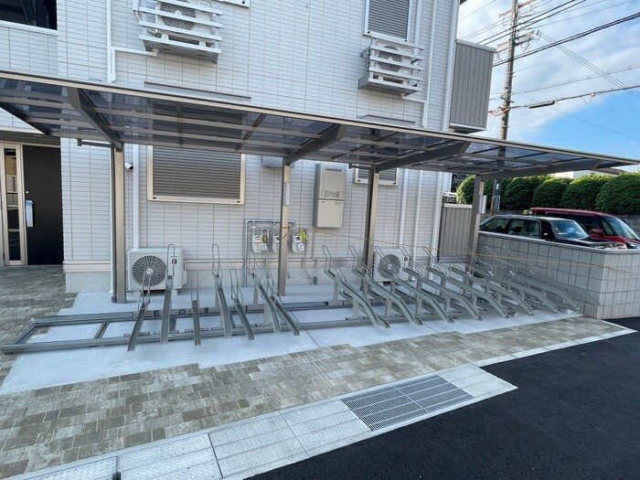 物件外観写真5　(駐輪場)