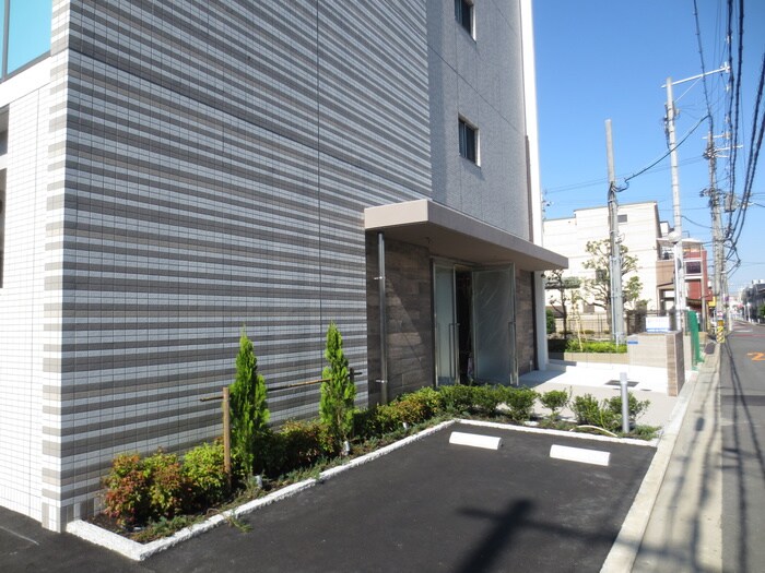 物件外観写真4　(エントランス部分)