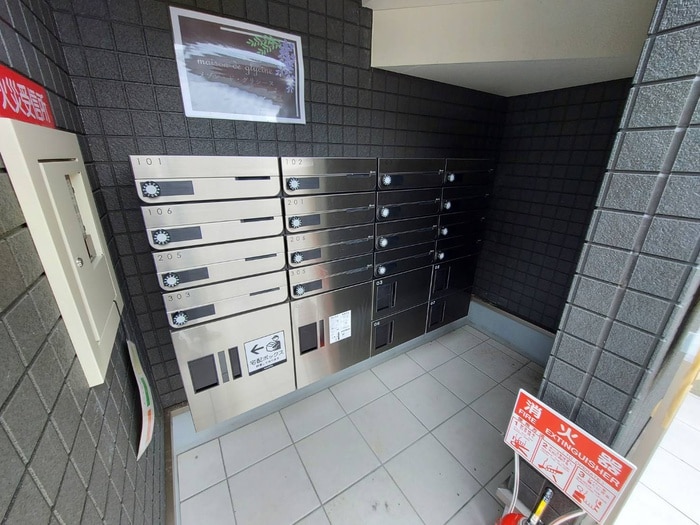 物件外観写真3　(エントランス部分)