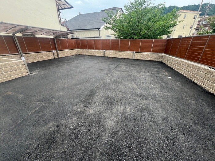 物件外観写真5　(駐車場)