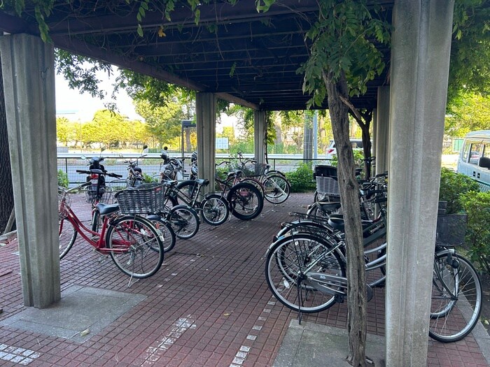 物件外観写真5　(駐輪場)