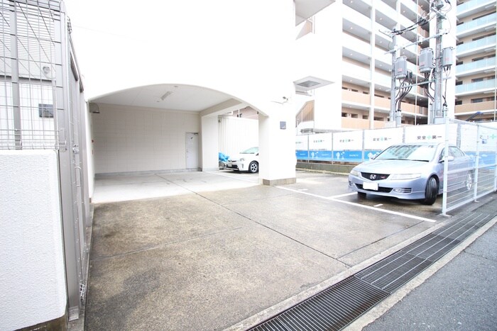 物件外観写真4　(駐車場)