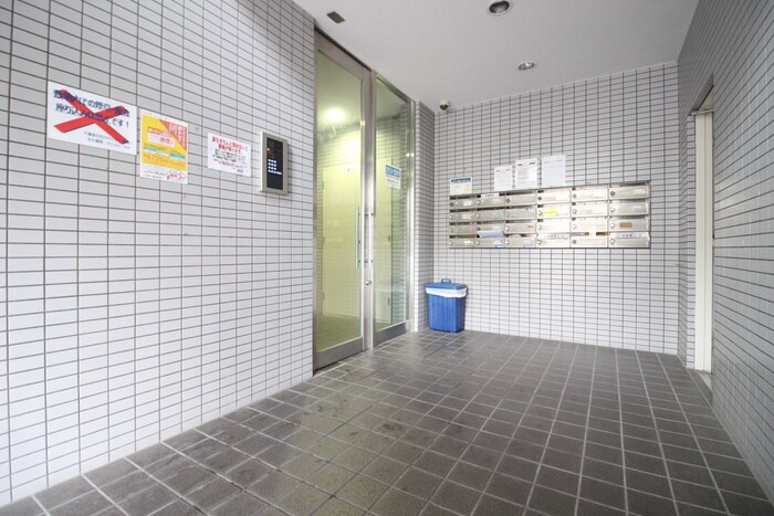 物件外観写真6　(エントランス部分)