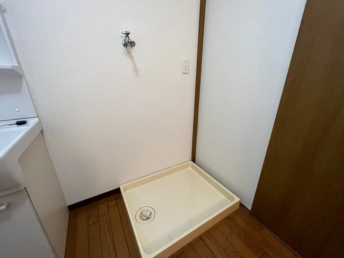 物件内観写真10　(洗濯機置場)