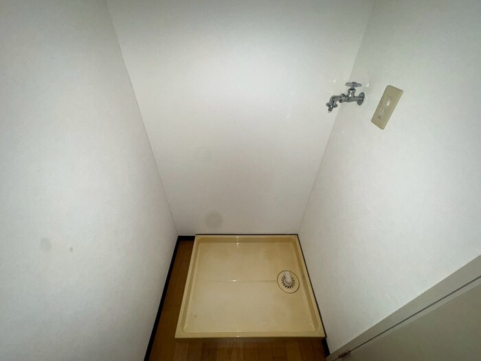 物件内観写真18　(洗濯機置場)