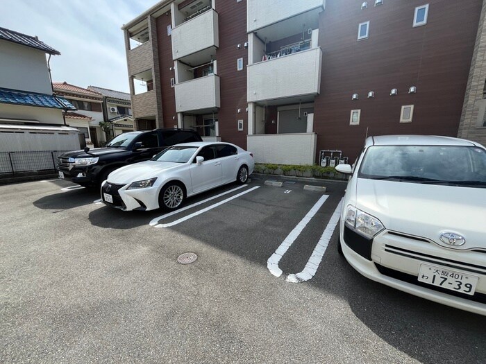 物件外観写真4　(駐車場)