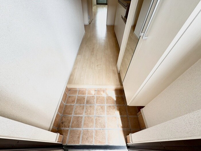 物件内観写真15　(玄関)