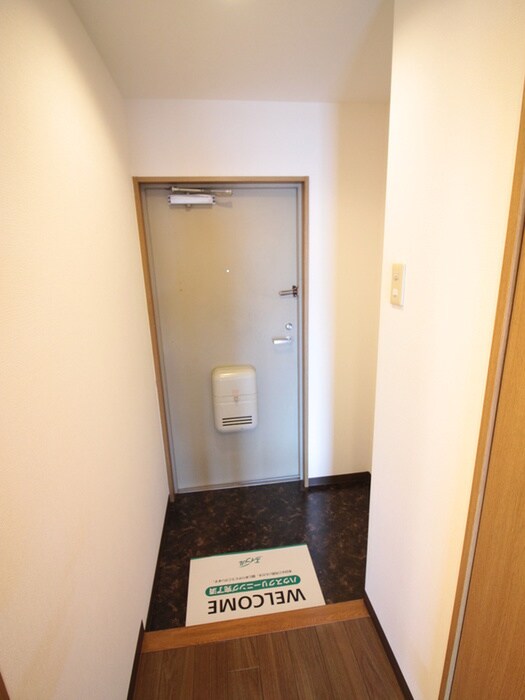 物件内観写真8　(玄関)