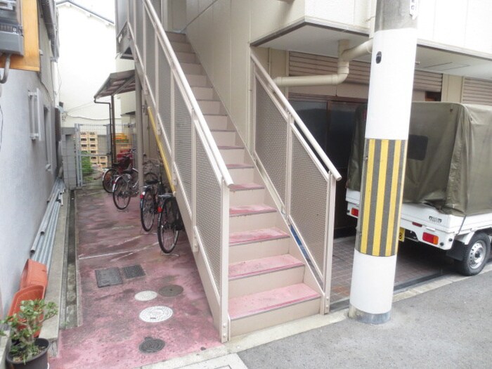 物件外観写真4　(エントランス部分)