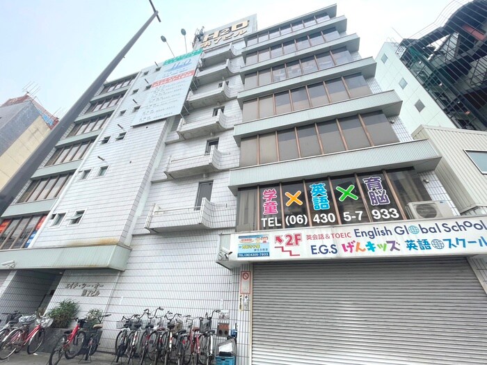 物件外観写真1　(エントランス部分)