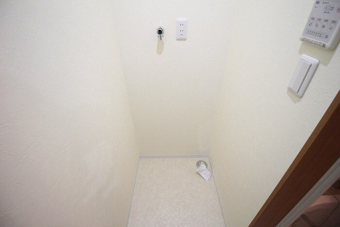 物件内観写真15　(洗濯機置場)