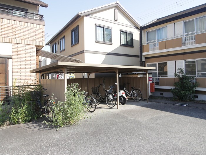 物件外観写真3　(駐輪場)