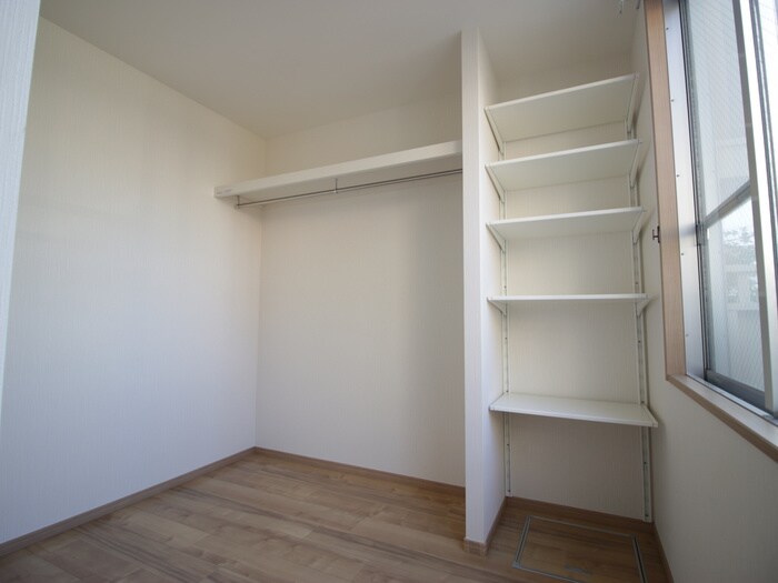 物件内観写真12　(収納)