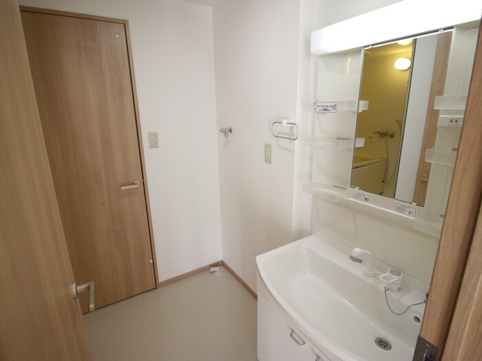 物件内観写真15　(洗濯機置場)