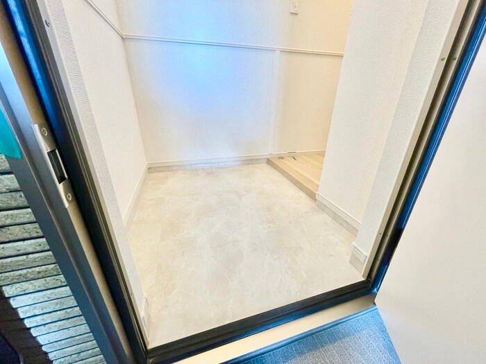 物件内観写真17　(玄関)