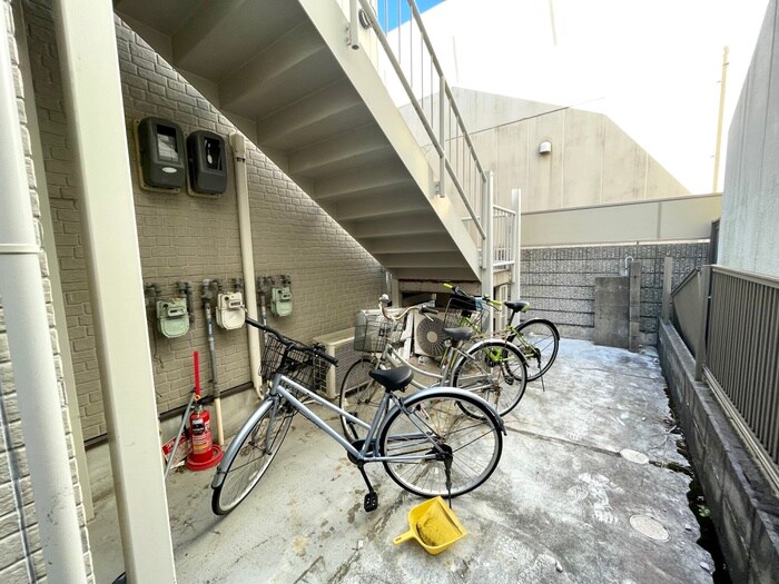 物件外観写真6　(駐輪場)