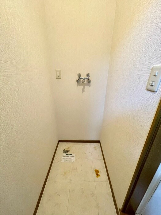 物件内観写真12　(洗濯機置場)