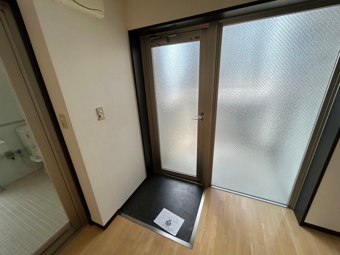 物件内観写真7　(玄関)