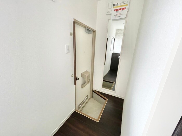 物件内観写真15　(玄関)