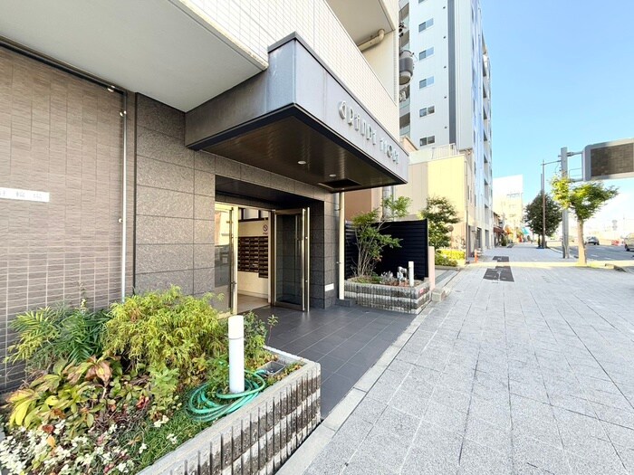 物件外観写真2　(エントランス部分)