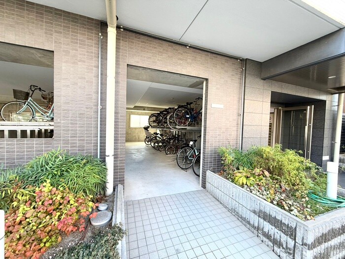 物件外観写真3　(駐輪場)
