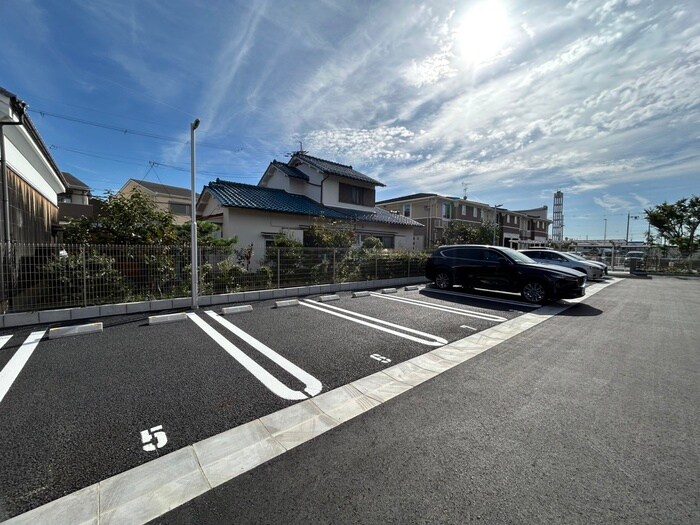 物件外観写真5　(駐車場)