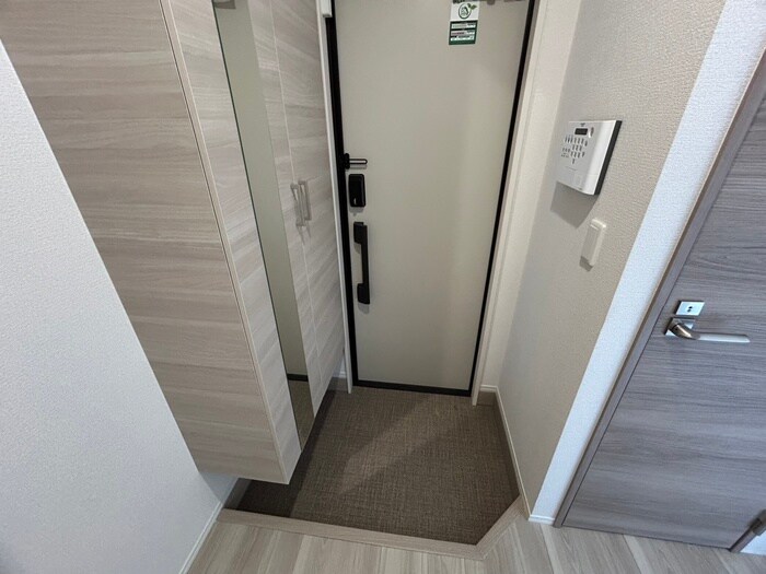 物件内観写真15　(玄関)