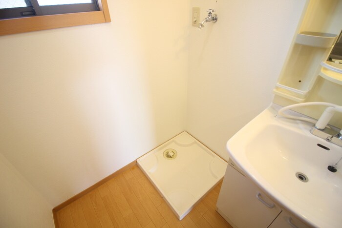 物件内観写真12　(洗濯機置場)