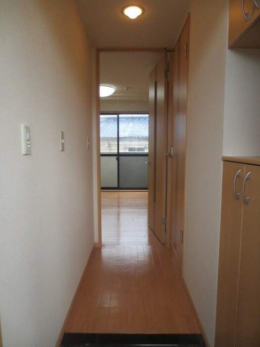 物件内観写真4　(廊下)