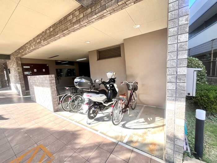 物件外観写真3　(駐輪場)