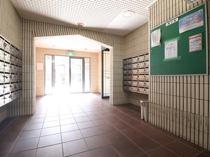 物件外観写真6　(エントランス部分)