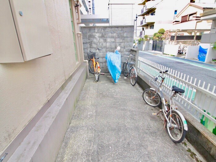 物件外観写真4　(駐輪場)