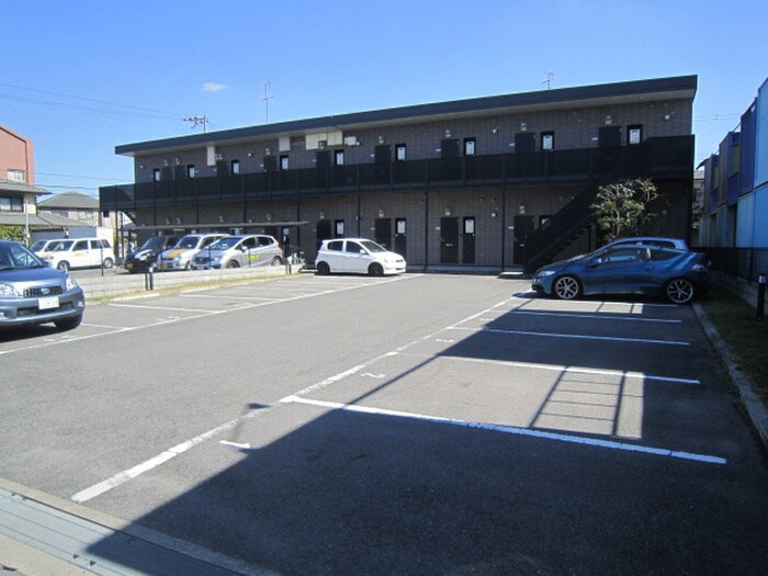 物件外観写真4　(駐車場)
