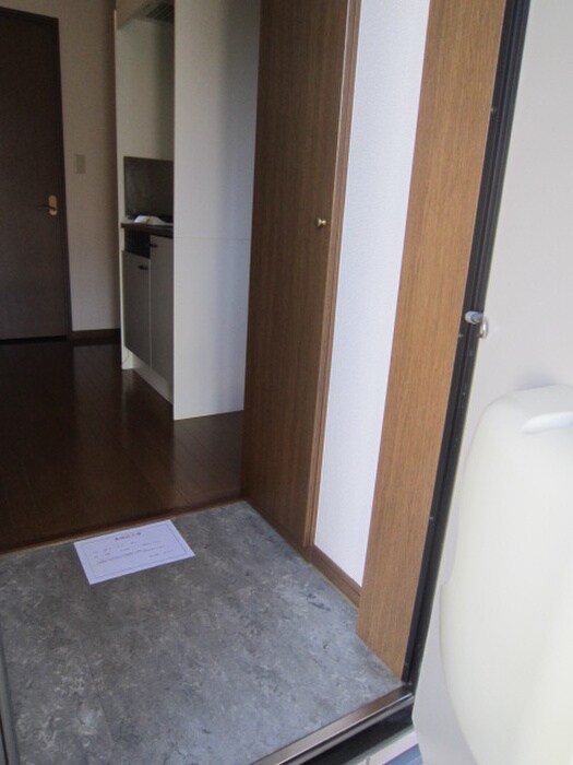 物件内観写真10　(玄関)