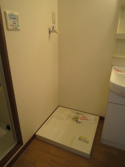 物件内観写真13　(洗濯機置場)