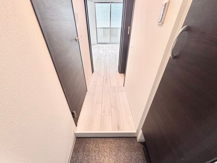物件内観写真16　(玄関)